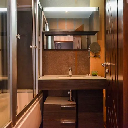 Super Premium Two Bedroom On Vitosha Boulevard شقة *